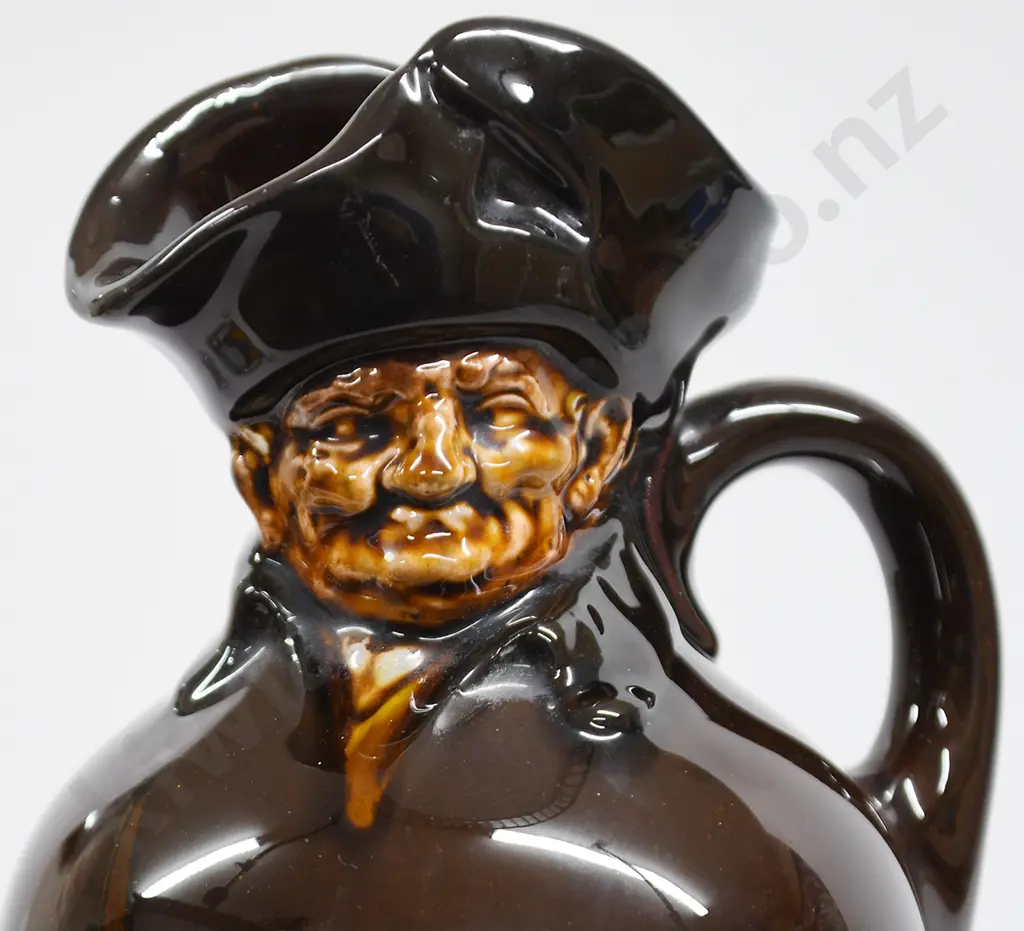 ROYAL DOULTON KINGSWARE THE WATCHMAN Image 1++