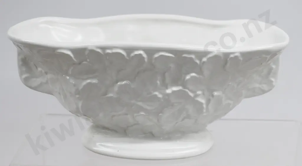 CROWN LYNN WHITE POTTERY MANTLE VASES Image 1++