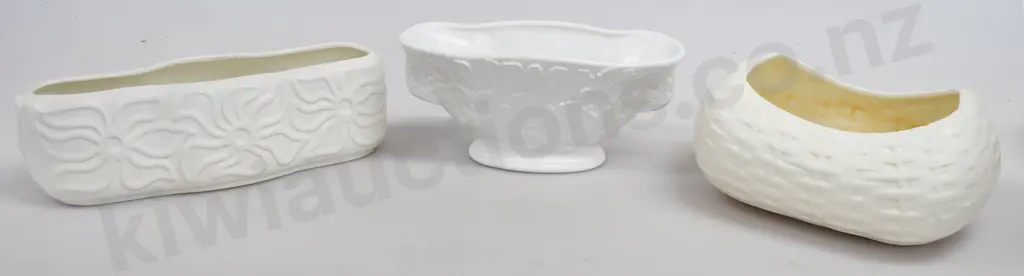 CROWN LYNN WHITE POTTERY MANTLE VASES Image 1++