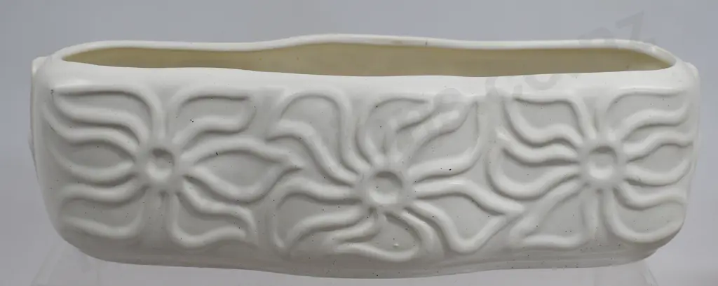 CROWN LYNN WHITE POTTERY MANTLE VASES Image 1++