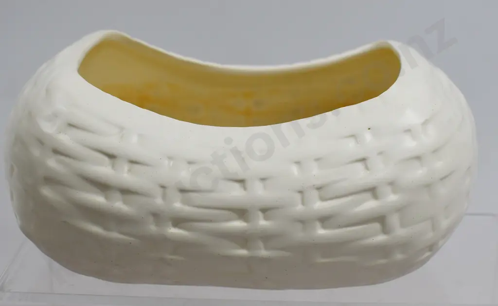 CROWN LYNN WHITE POTTERY MANTLE VASES Image 1++