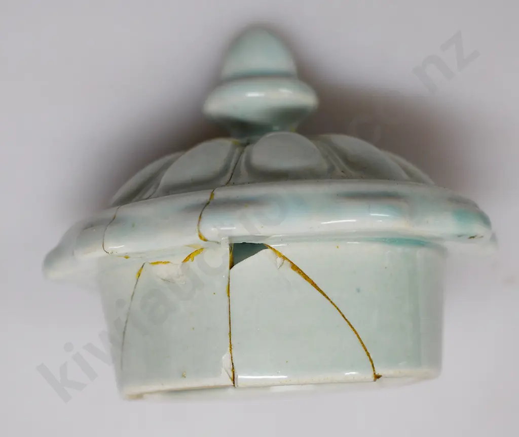 TEMUKA WARE LIGHT MINT TEAPOT SIGNED LOVATT Image 1++