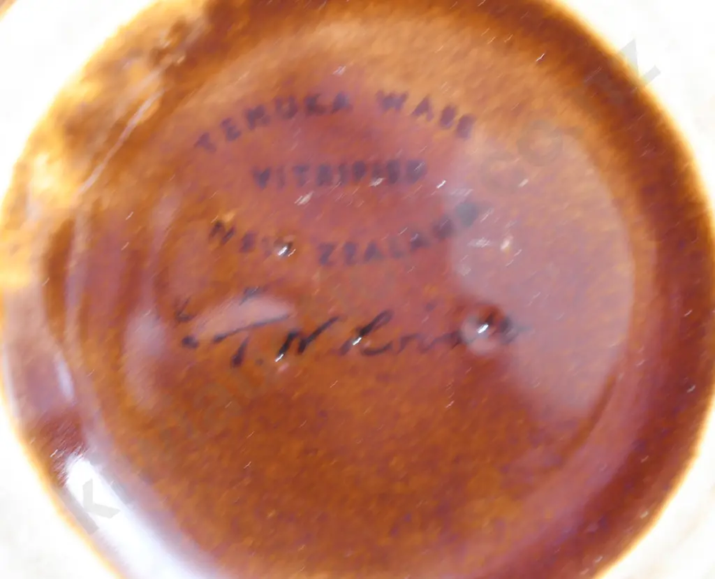 TEMUKA WARE DARK TAN TEAPOT SIGNED LOVATT Image 1++