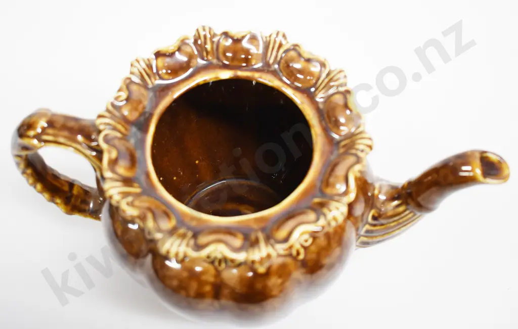 TEMUKA WARE DARK TAN TEAPOT SIGNED LOVATT Image 1++