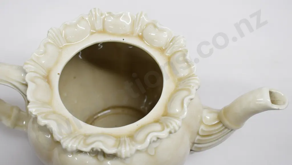 TEMUKA WARE OATMEAL TEAPOT SIGNED LOVATT Image 1++