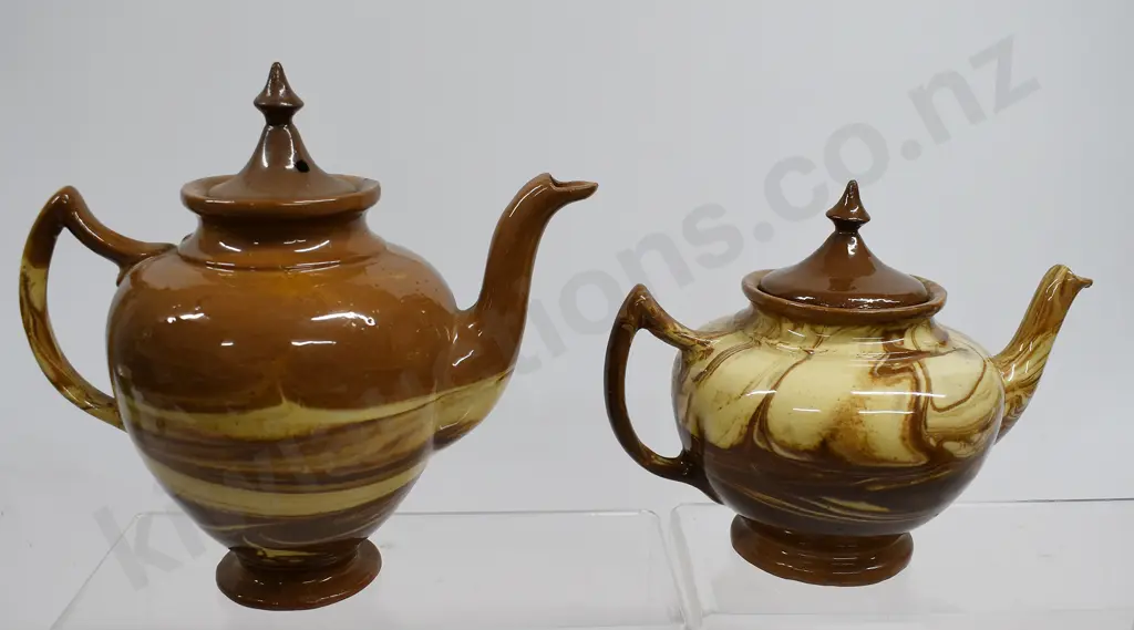 LOVATT POTTERY TEA POTS Image 1++