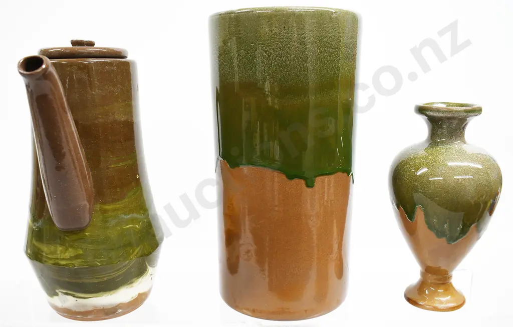 TE RONA POTTERY GREEN GLAZED ITEMS Image 1++