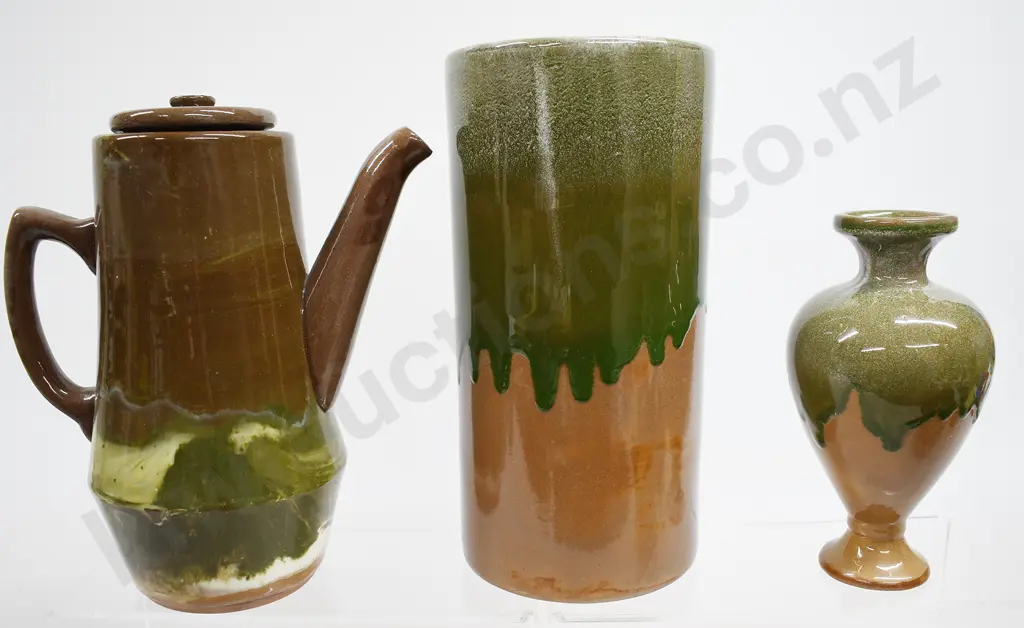 TE RONA POTTERY GREEN GLAZED ITEMS Image 1++