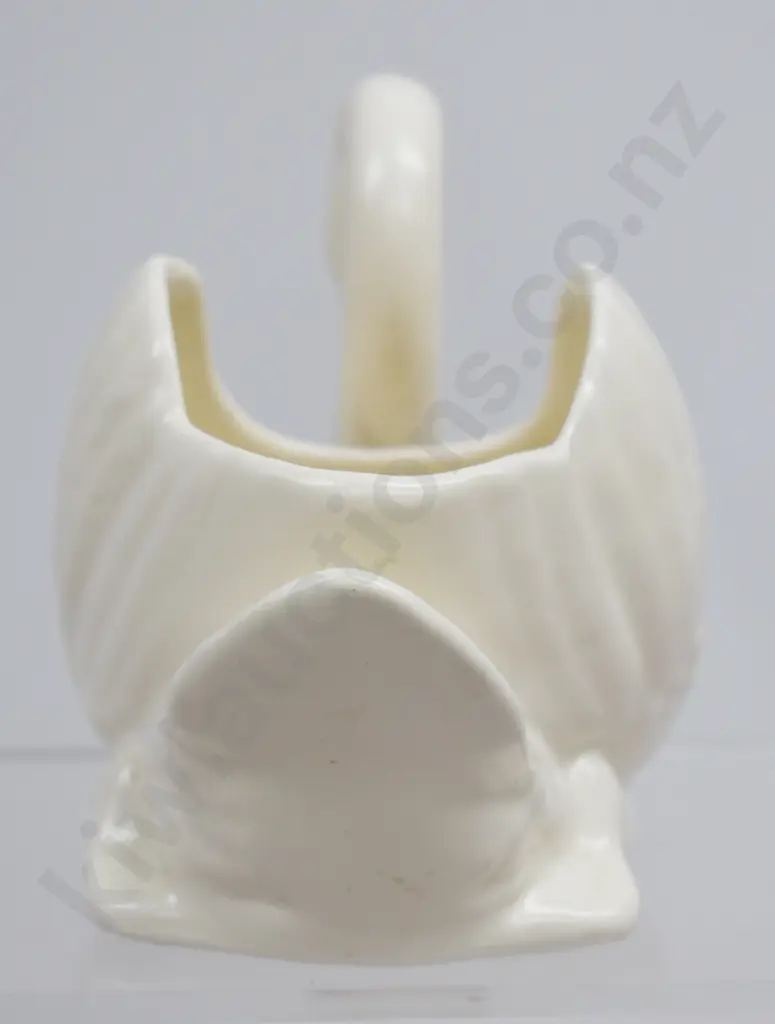 CROWN LYNN SMALL SWAN Image 1++