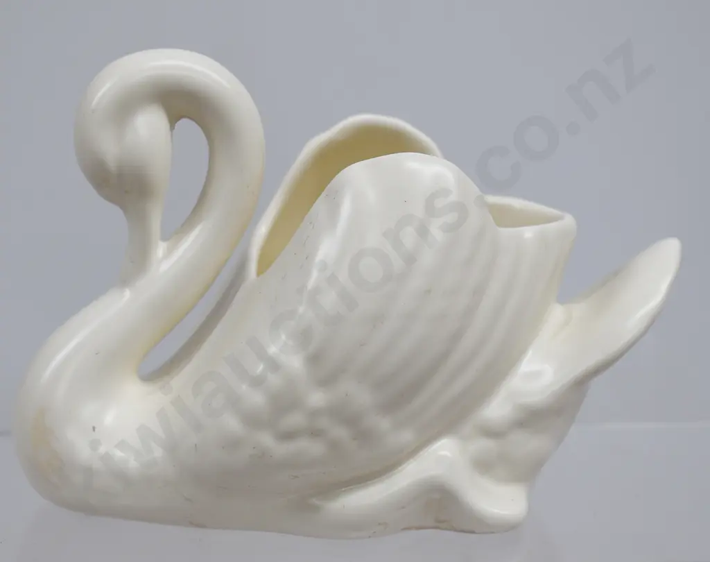 CROWN LYNN SMALL SWAN Image 1++