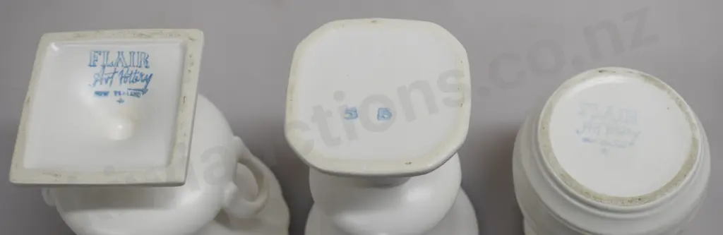 CROWN LYNN WHITE POTTERY MINIATURE VASES Image 1++