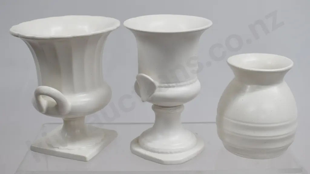 CROWN LYNN WHITE POTTERY MINIATURE VASES Image 1++