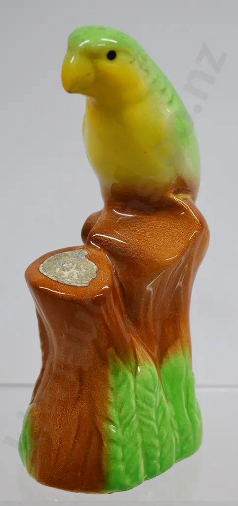 CROWN LYNN PARROT 182 Image 1++
