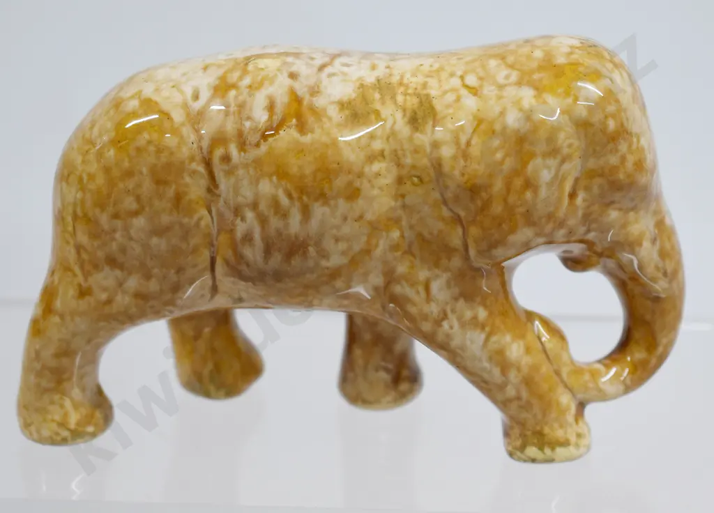 CROWN LYNN/AMBRICO ELEPHANT Image 1++