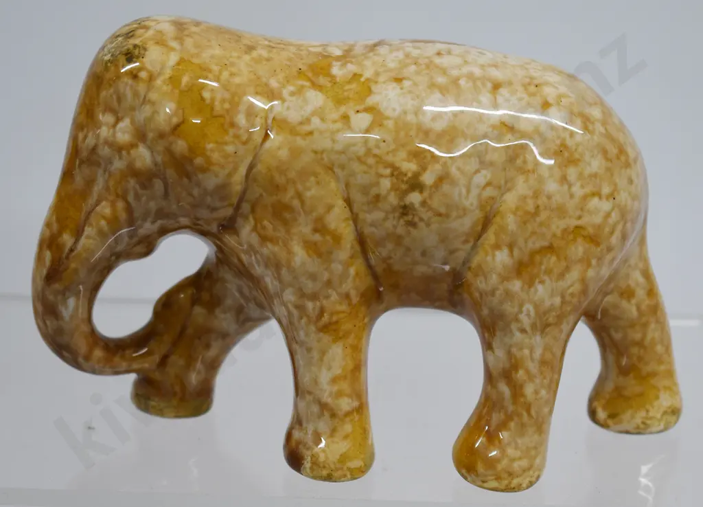 CROWN LYNN/AMBRICO ELEPHANT Image 1++