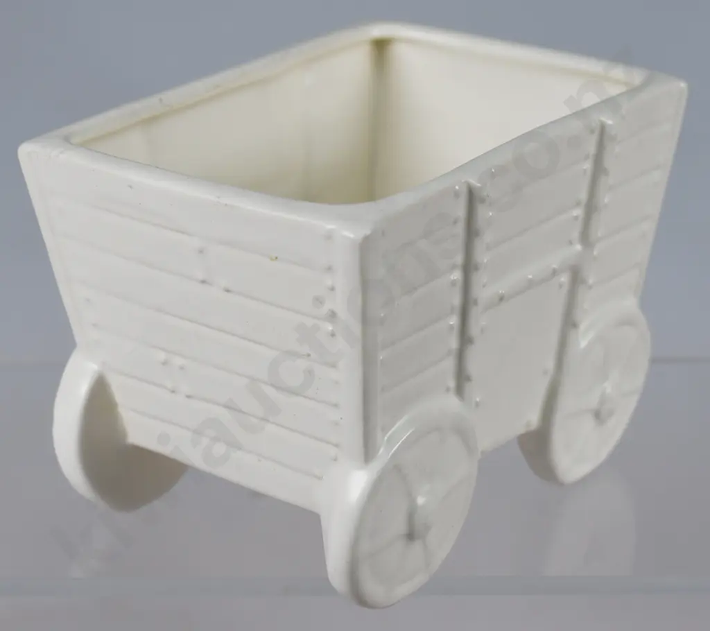 CROWN LYNN FOUR WHEEL CART Image 1++