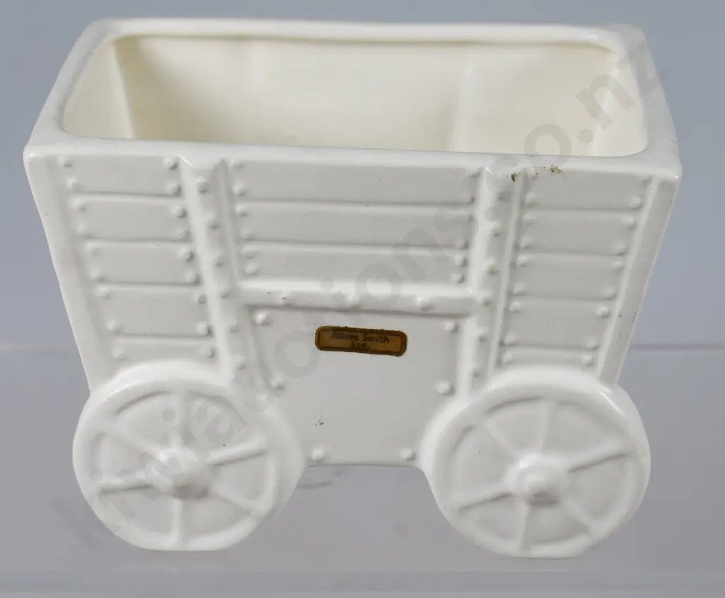 CROWN LYNN FOUR WHEEL CART Image 1++