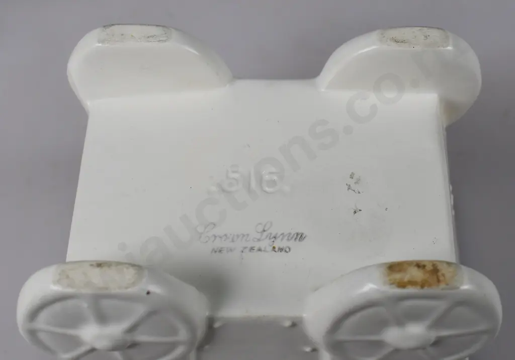 CROWN LYNN FOUR WHEEL CART Image 1++