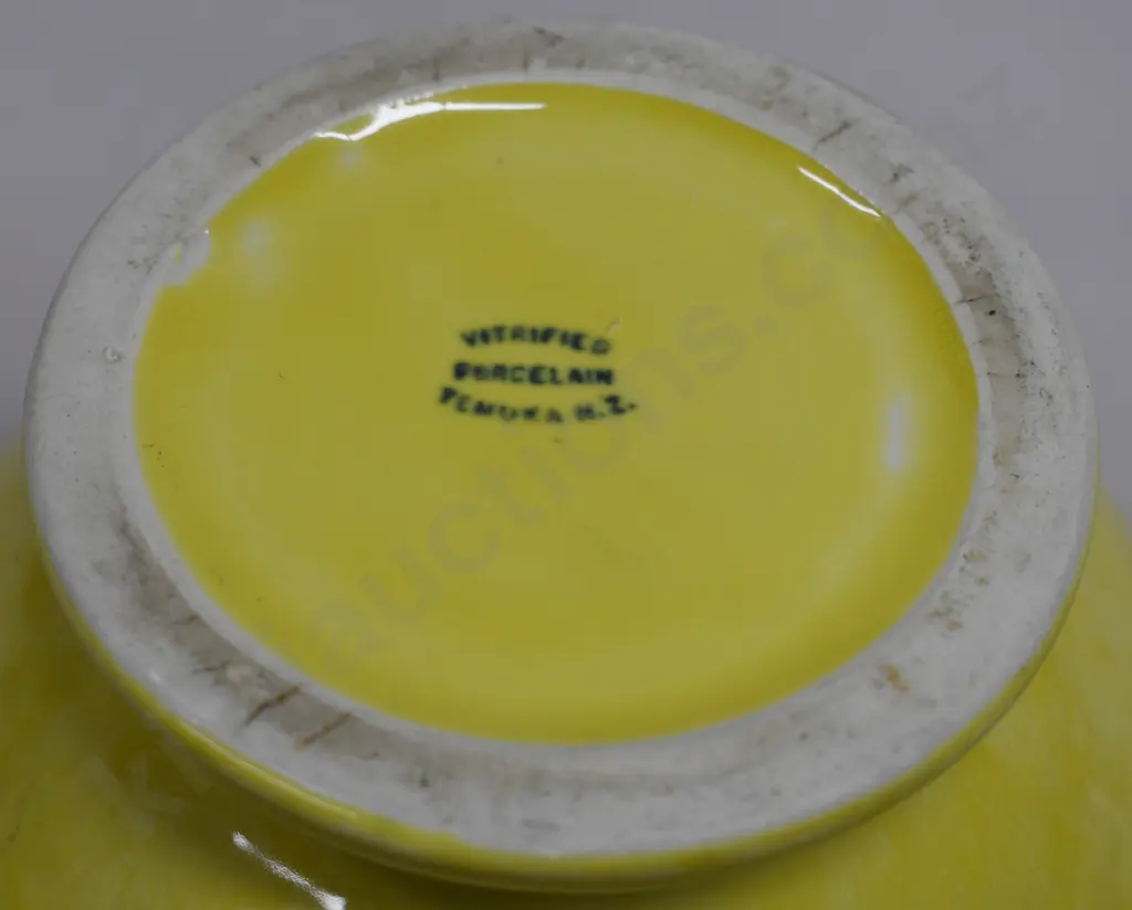 TEMUKA WARE YELLOW BULBOUS VASE Image 1++