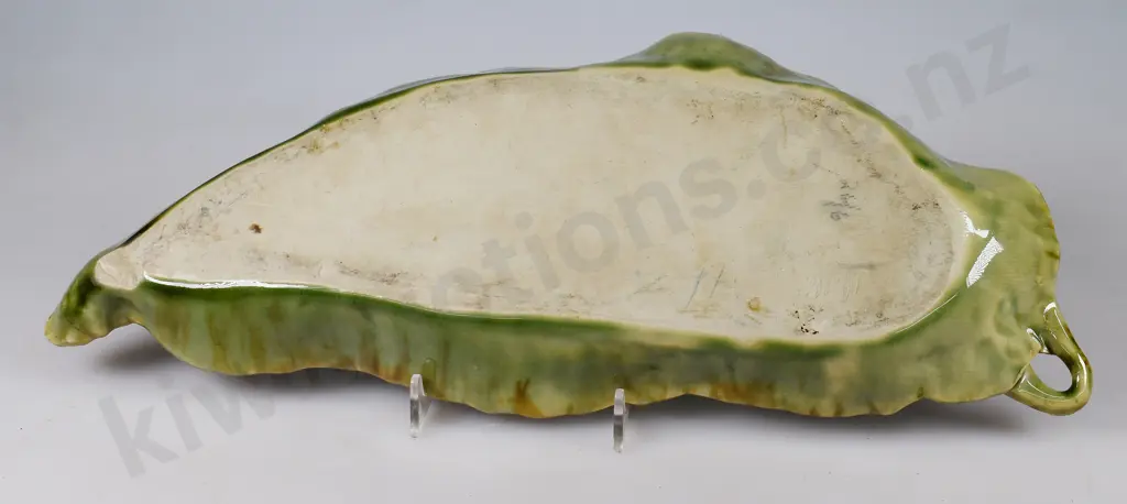 MOLLE’ POTTERY LEAF DISHES Image 1++