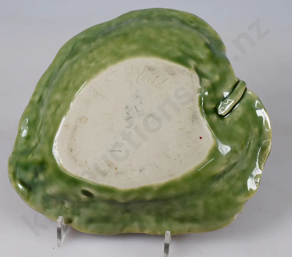 MOLLE’ POTTERY LEAF DISHES Image 1++