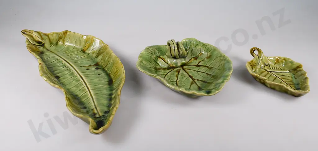 MOLLE’ POTTERY LEAF DISHES Image 1++