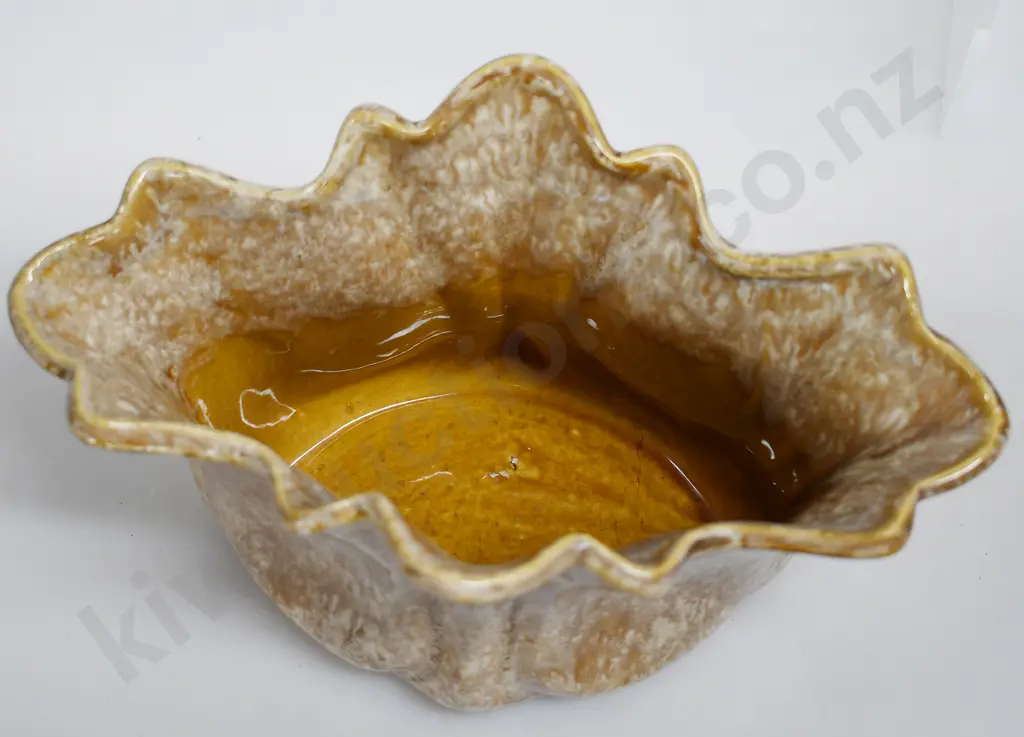 CROWN LYNN FLUTED COW BELL VASE NUMBER 44 Image 1++