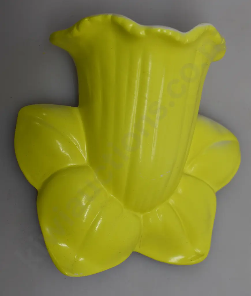 CROWN LYNN WALL POCKET DAFFODIL NUMBER 541 Image 1++