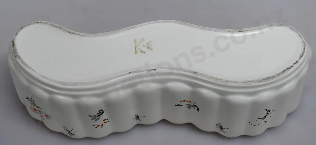 CROWN LYNN TROUGH VASE WITH DECORATION, NUMBER 106 Image 1++