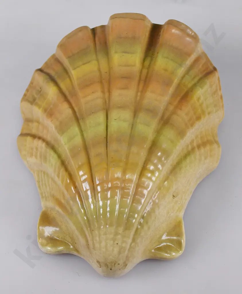 ROYAL OAK SCALLOPED WALL POCKET VASE Image 1++