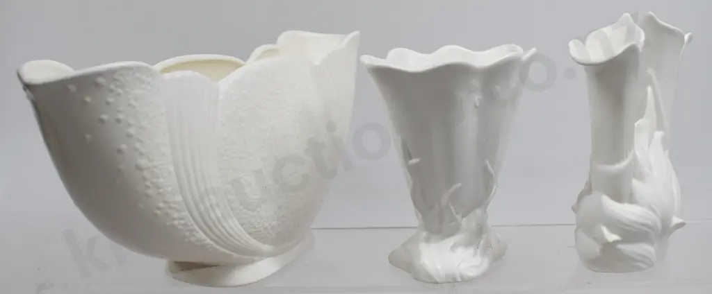 CROWN LYNN WHITE POTTERY MANTLE VASES Image 1++