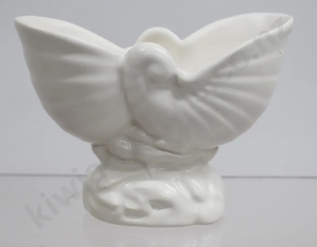 CROWN LYNN WHITE POTTERY NAUTILUS  MANTLE VASES Image 1++