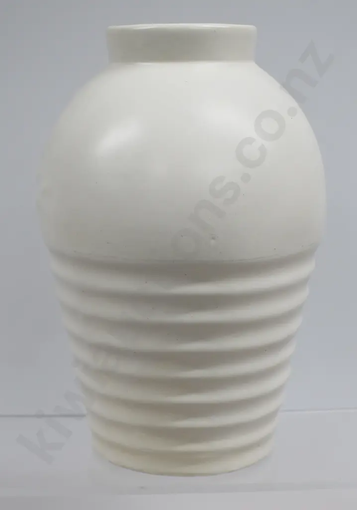 CROWN LYNN WHITE POTTERY MANTLE VASES Image 1++