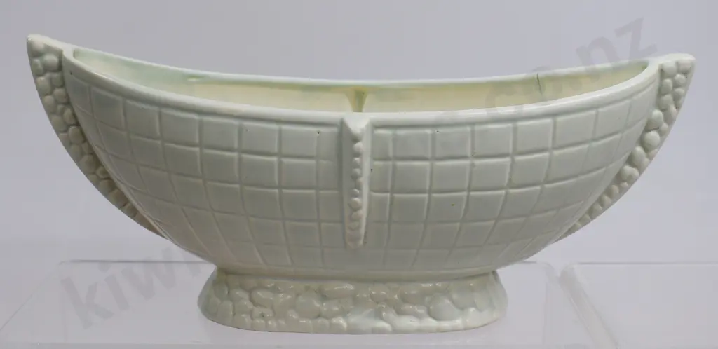 CROWN LYNN MINT GREEN MANTLE VASE Image 1++