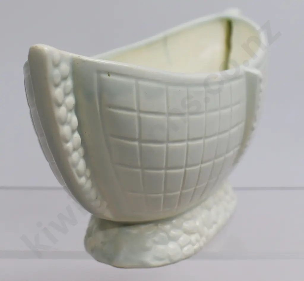CROWN LYNN MINT GREEN MANTLE VASE Image 1++
