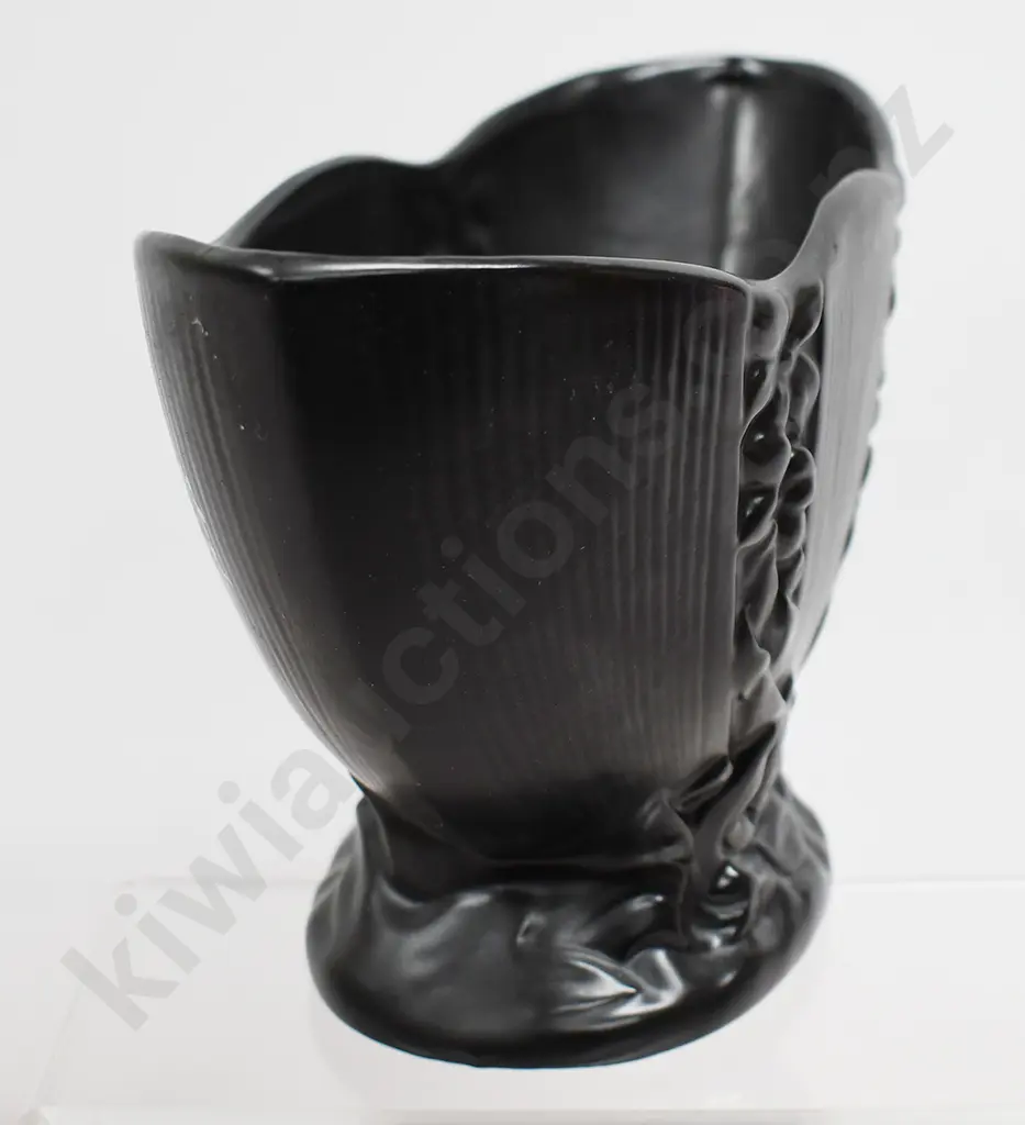 CROWN LYNN FLOWER STRIPE MANTLE VASE NUMBER 553 BLACK Image 1++