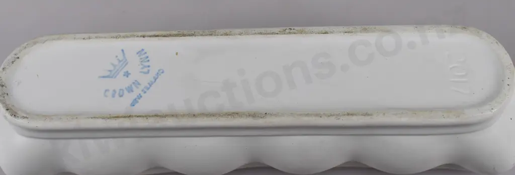 CROWN LYNN WHITE POTTERY MANTLE VASES Image 1++