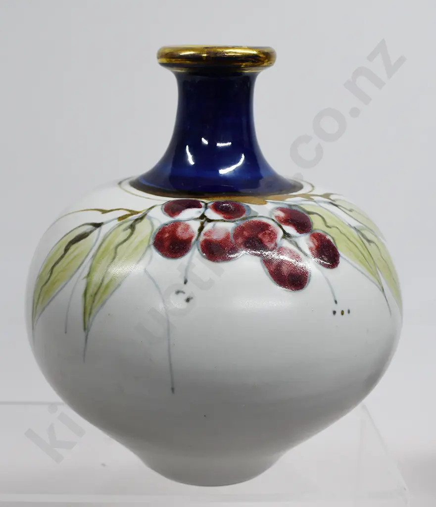 NEIL GRANT DUNEDIN, STUDIO POTTERY VASE Image 1++