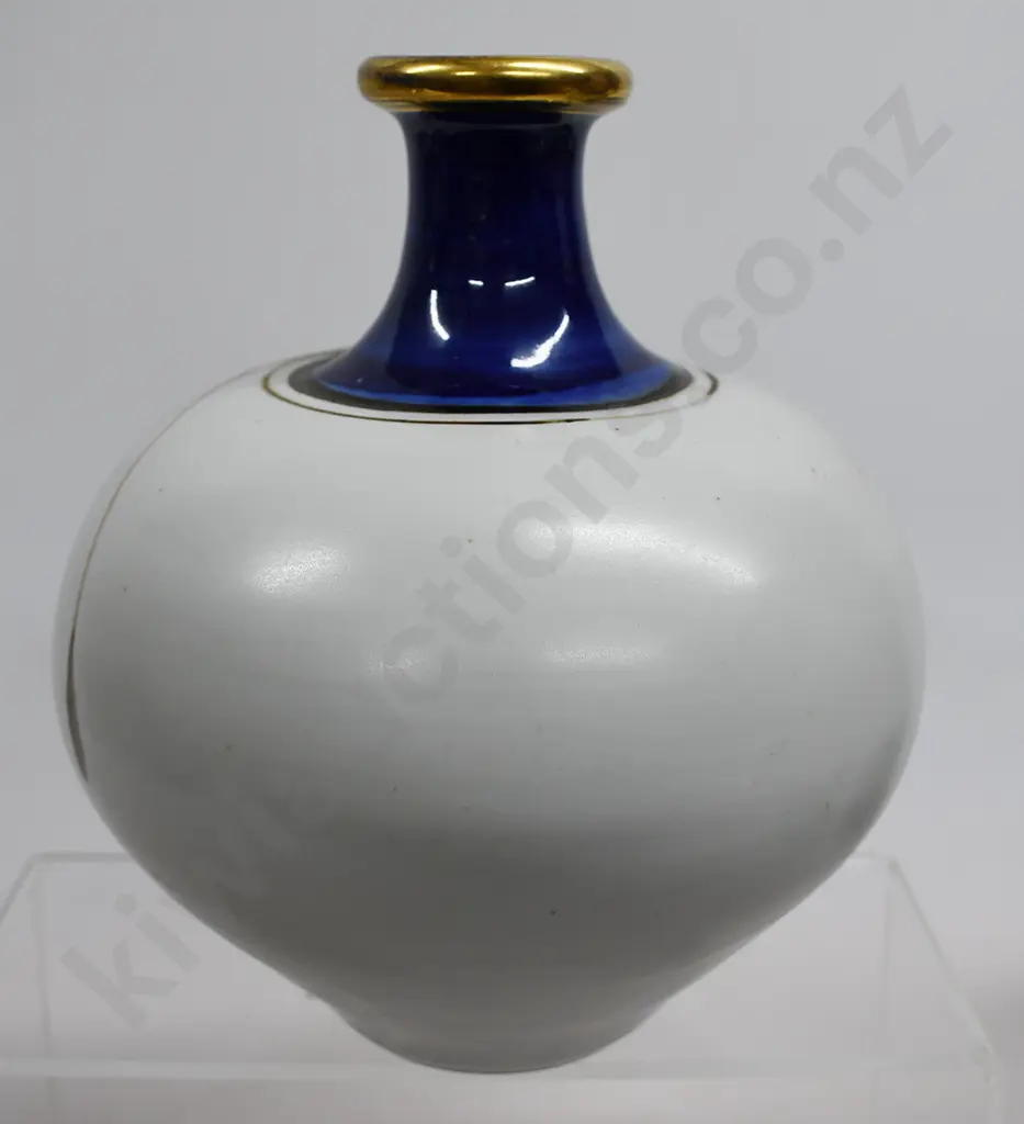 NEIL GRANT DUNEDIN, STUDIO POTTERY VASE Image 1++