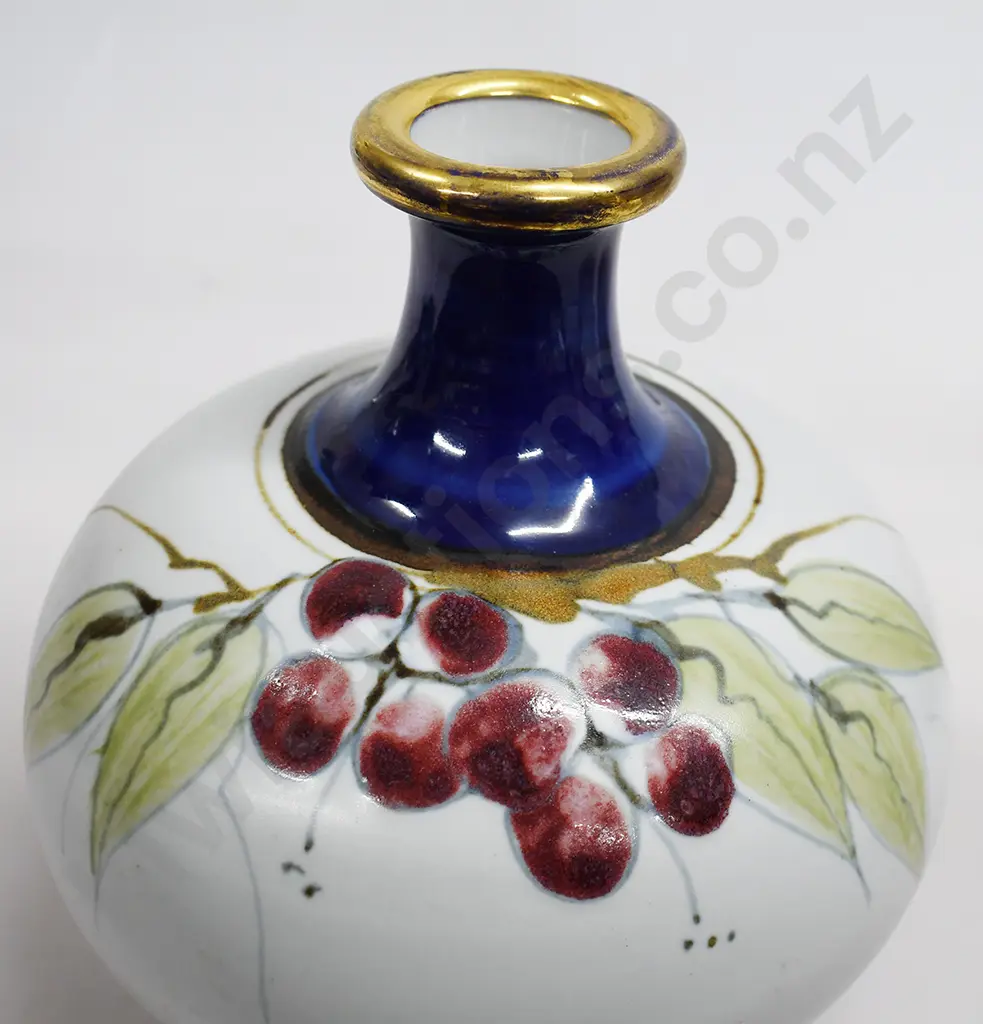NEIL GRANT DUNEDIN, STUDIO POTTERY VASE Image 1++