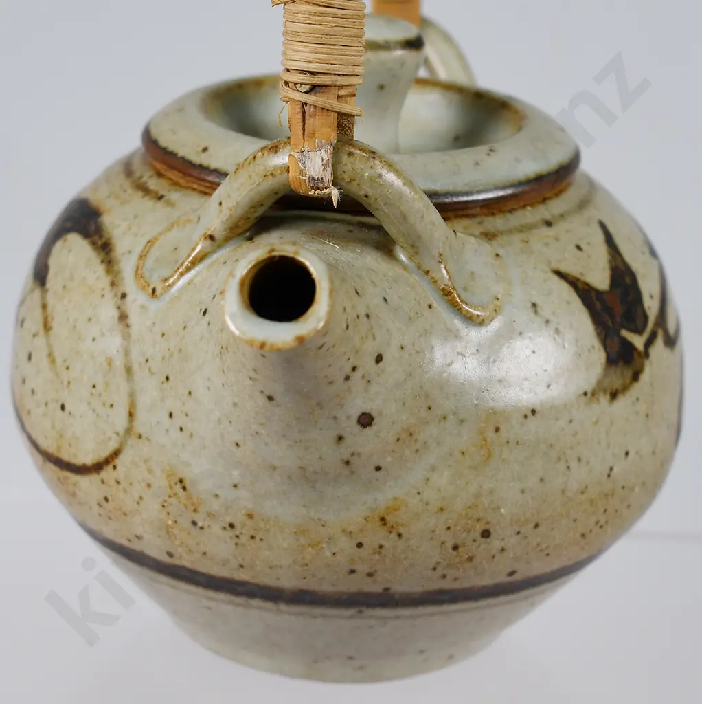 NEIL GRANT DUNEDIN, STUDIO POTTERY TEA POT & VASE Image 1++