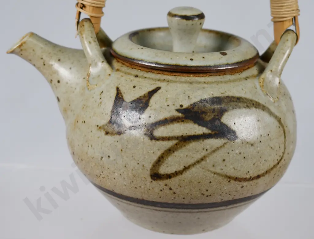 NEIL GRANT DUNEDIN, STUDIO POTTERY TEA POT & VASE Image 1++