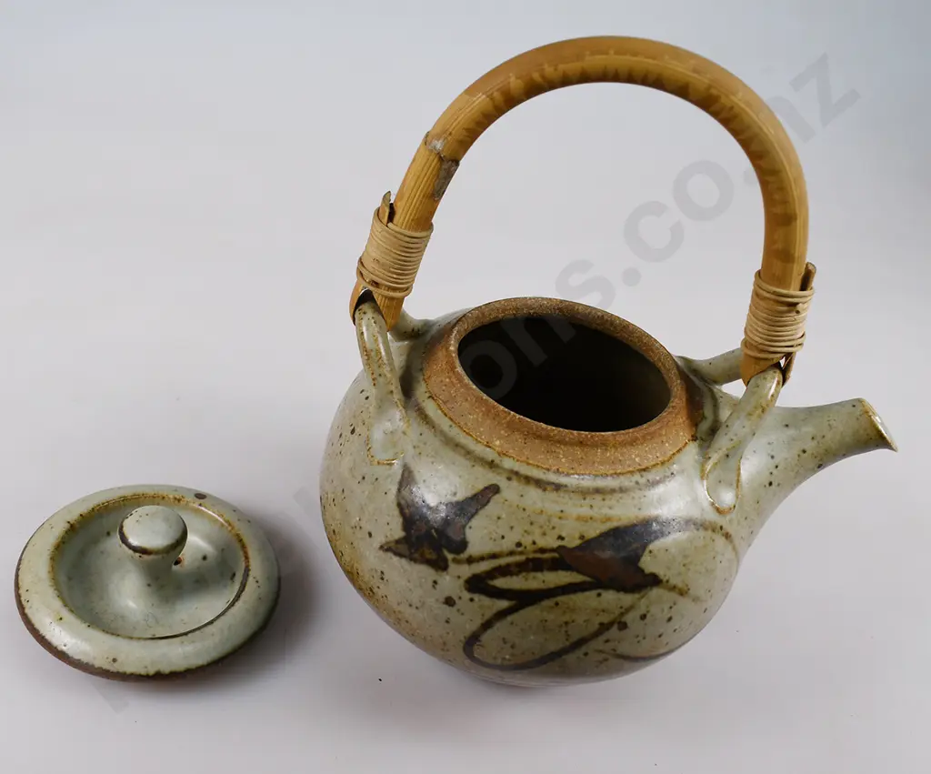 NEIL GRANT DUNEDIN, STUDIO POTTERY TEA POT & VASE Image 1++