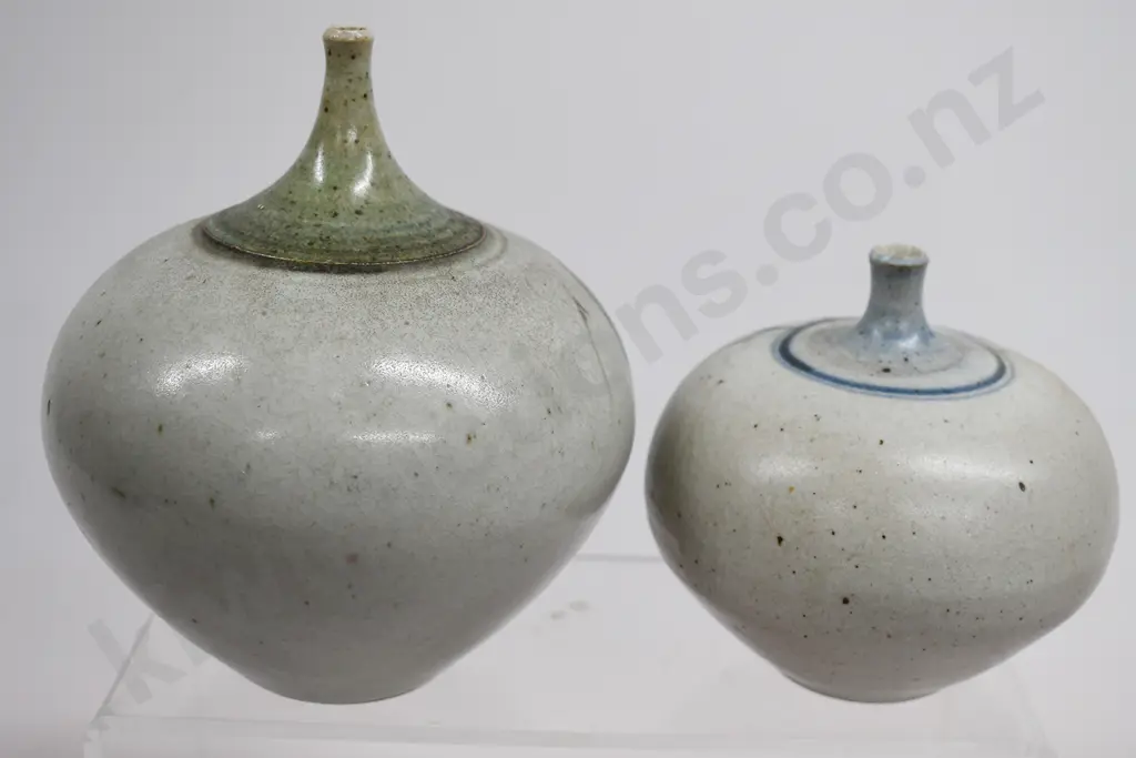 NEIL GRANT DUNEDIN, STUDIO POTTERY VASES Image 1++