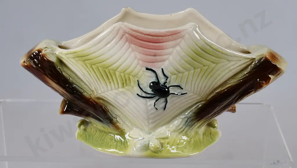 TITIAN SPIDER MANTLE VASE Image 1++
