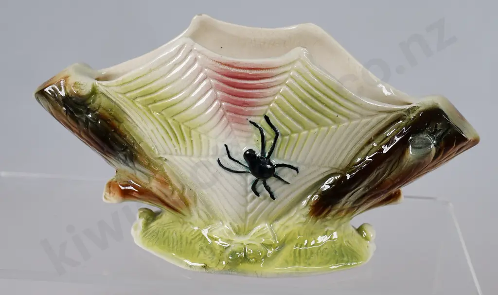 TITIAN SPIDER MANTLE VASE Image 1++