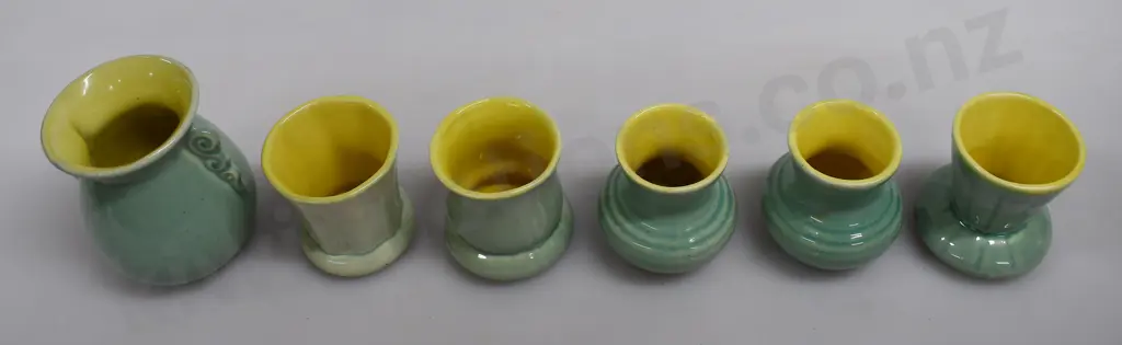 CROWN LYNN GREEN/YELLOW GLAZE MINI VASES Image 1++