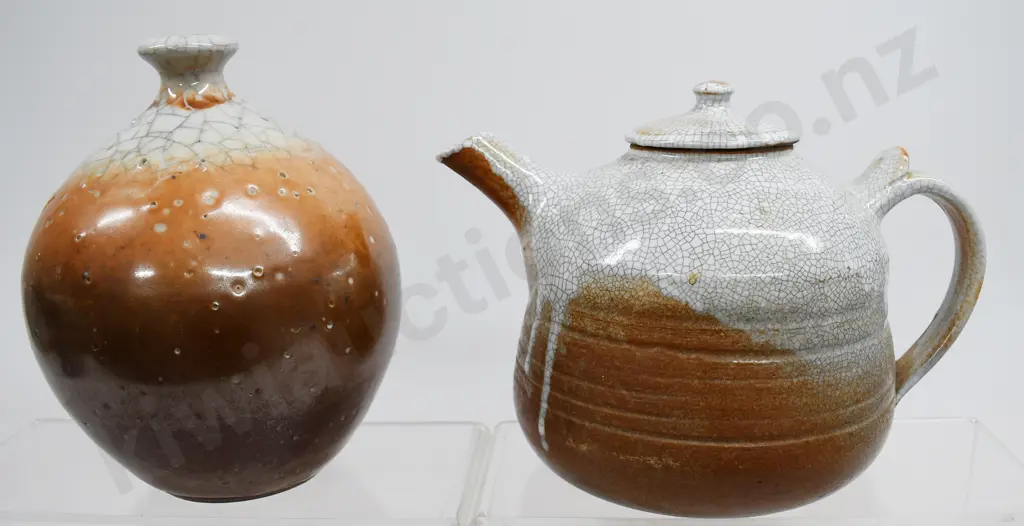 STUDIO POTTERY TEAPOTS Image 1++