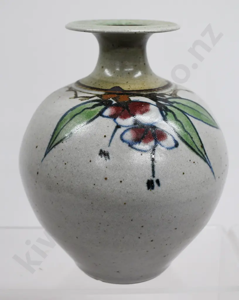 NEIL GRANT DUNEDIN, STUDIO POTTERY VASES Image 1++