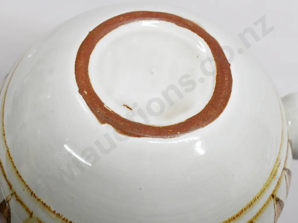 HANMER POTTERY LIDDED CASSEROLE Image 1++